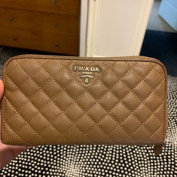 Prada wallet - Picture 1 of 6